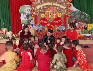 Bé chào Tết - Xuân Ất Tỵ 2025