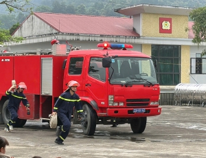 Trải nghiệm thú vị: Các bé Trường Mầm non Việt Vinh gặp gỡ và tìm hiểu về công việc của lính cứu hỏa